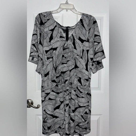 LOFT Monochrome Leaf Print Romper Size 14 - Picture 1 of 3